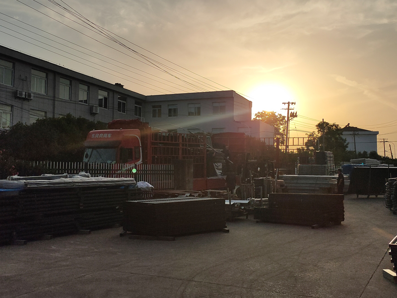 2025年5月26日鋁合金百葉窗裝車發(fā)貨！