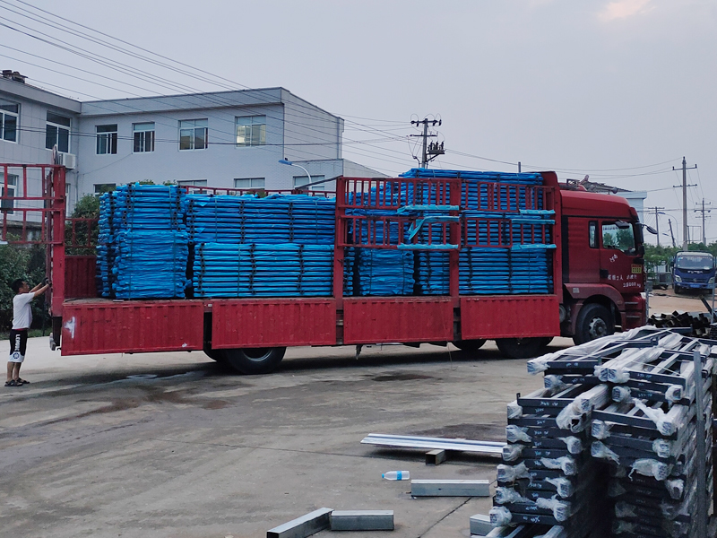 2025年6月12日鋅鋼連廊欄桿裝車發貨！