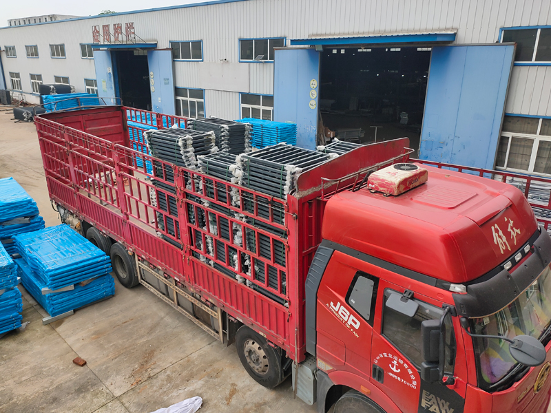 2025年6月13日鋅鋼飄窗欄桿裝車發貨！