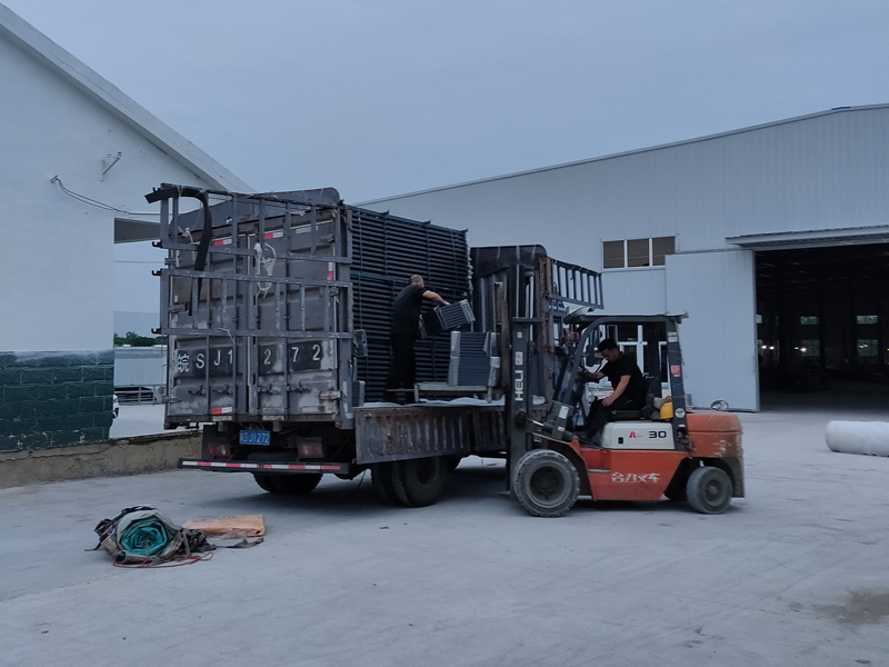 2025年6月21日鋅鋼護窗欄桿裝車發貨！