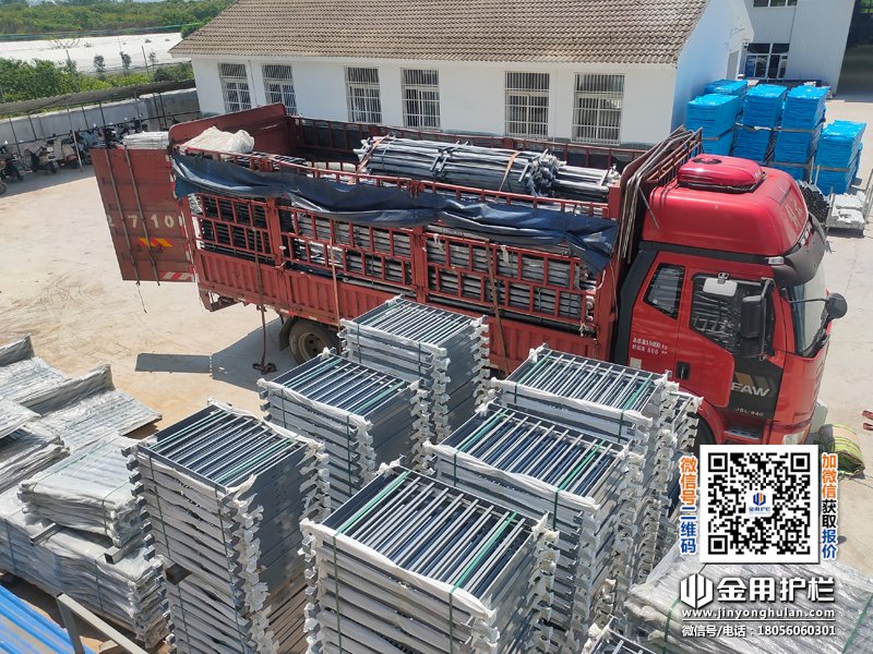 2025年7月3日鋅鋼飄窗欄桿裝車發(fā)貨！