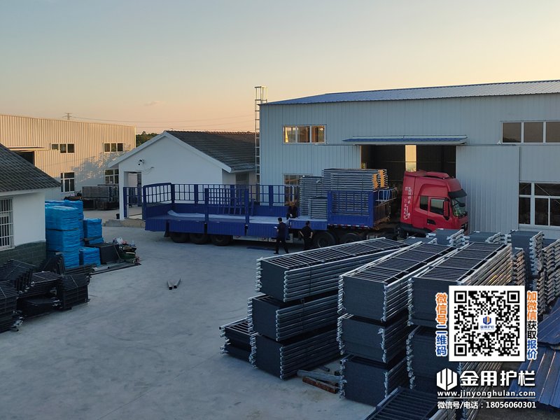 2025年7月24日鋅鋼護窗欄桿裝車發貨！