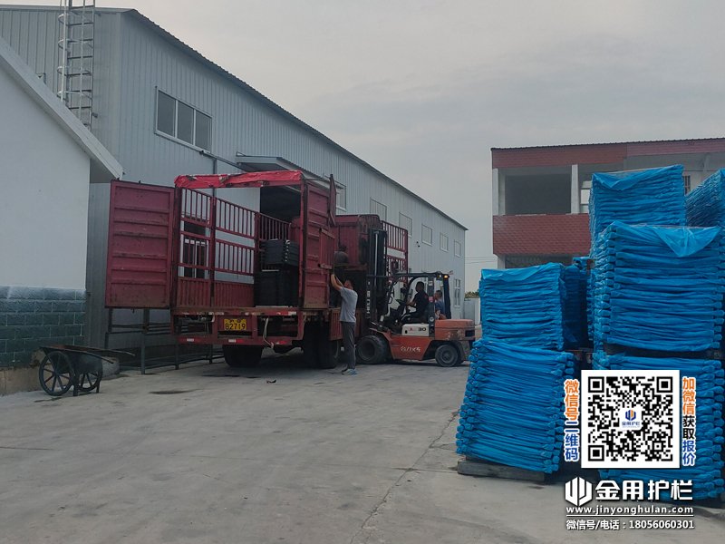 2025年8月6日鋁合金陽臺欄桿裝車發貨！