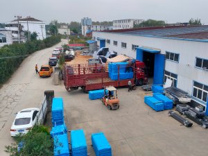 2025年10月13日鋅鋼陽臺(tái)護(hù)欄裝車發(fā)貨！